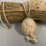 collana con Cammeo e perle