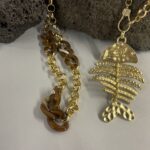 collana con ciondolo pesce