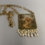 collana con tempio neoclassico palermo