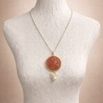 collana con ciondolo corallo e perle