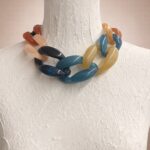 collana giorcollo con maglie di resina maxi di colore assortiti