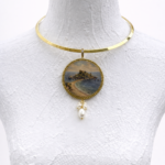 collana rigida con ciondolo isolabella