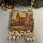 Collana siciliana artigianale Duomo di Cefalù – Collana con ciondolo in legno, perle di fiume, gioiello ispirato alla Sicilia Collane caratteristiche siciliane