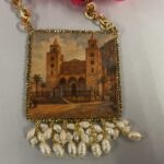 Collana siciliana artigianale Duomo di Cefalù – Collana con ciondolo in legno, perle di fiume, gioiello ispirato alla Sicilia Collane caratteristiche siciliane