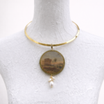 collare rigido con ciondolo siciliano