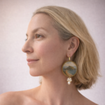 orecchini siciliani dipinti a mano su legno raffiguranti Isolabella di taormina