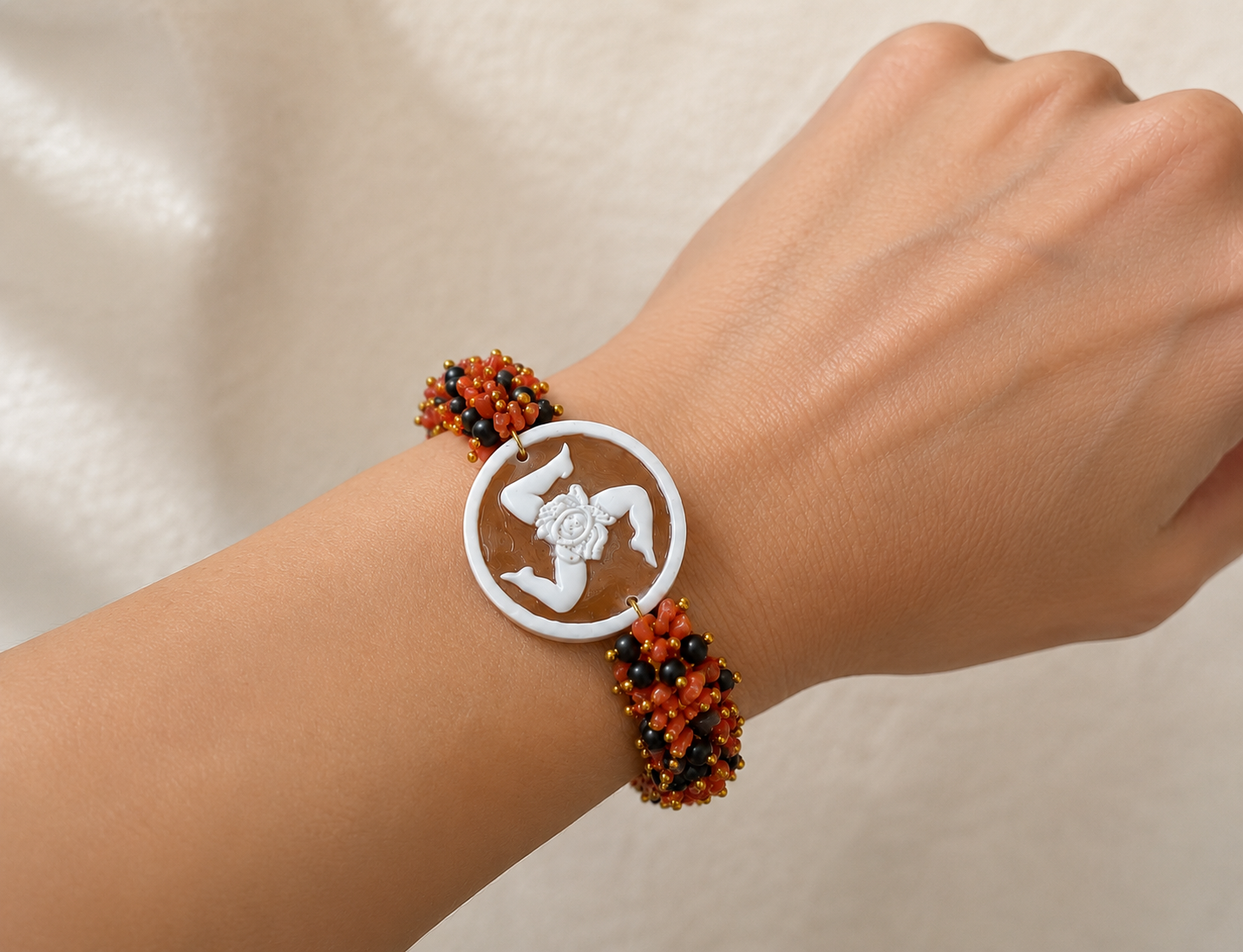 bracciale lava corallo e trinacria