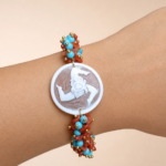 Bracciale siciliano su polso elegante